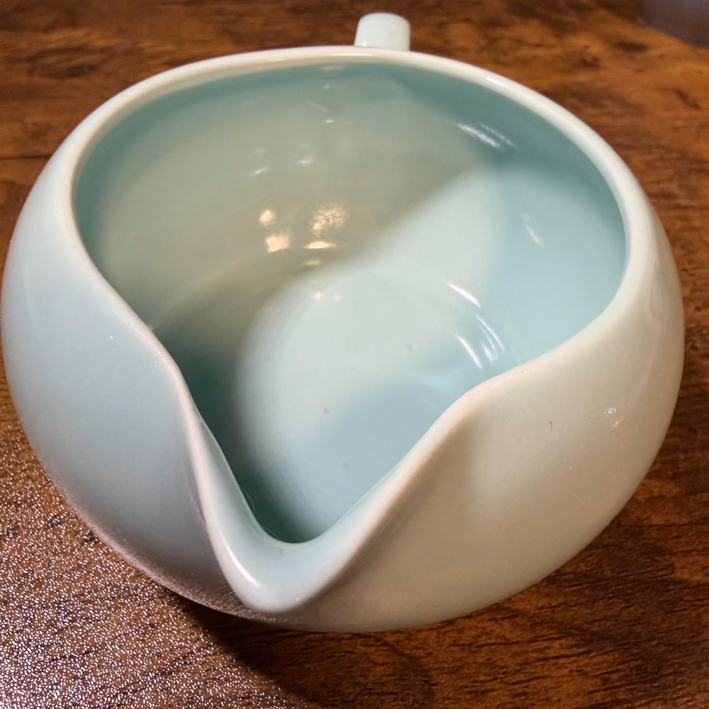 Gravy Boat in a Robins Egg Shade. VINTAGE - Picture 4 of 6
